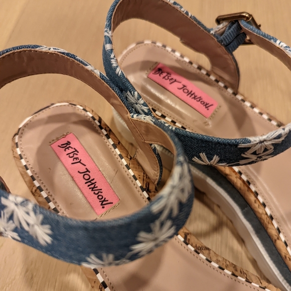 Floral Cork Platform Sandals - Picture 13 of 14